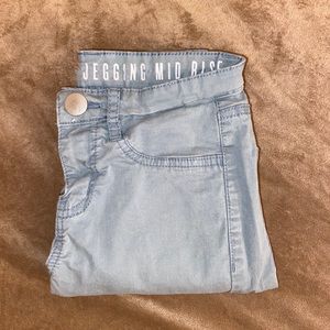 Jeggings mid rise jeans.